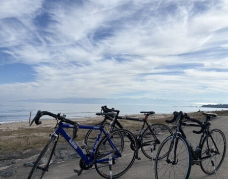 世界で最も美しい湾クラブ加盟の富山湾沿岸をレンタルロードバイクで走る