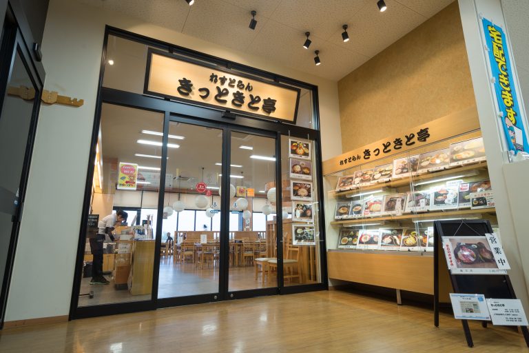 新湊S級グルメ 昼セリ風景と新湊紅白丼のランチ 富山旅行での観光や体験の予約なら観光・旅行予約サイト｜VISIT富山県