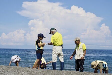 【夏休み･小学生限定 ヒスイツアー】ヒスイ海岸トレジャーハンティング(あさひエンジョイクーポン付)