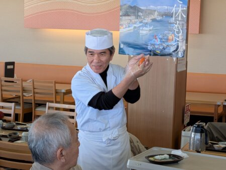 新湊きっときと市場で作って楽しい食べておいしい｢寿司握り体験｣